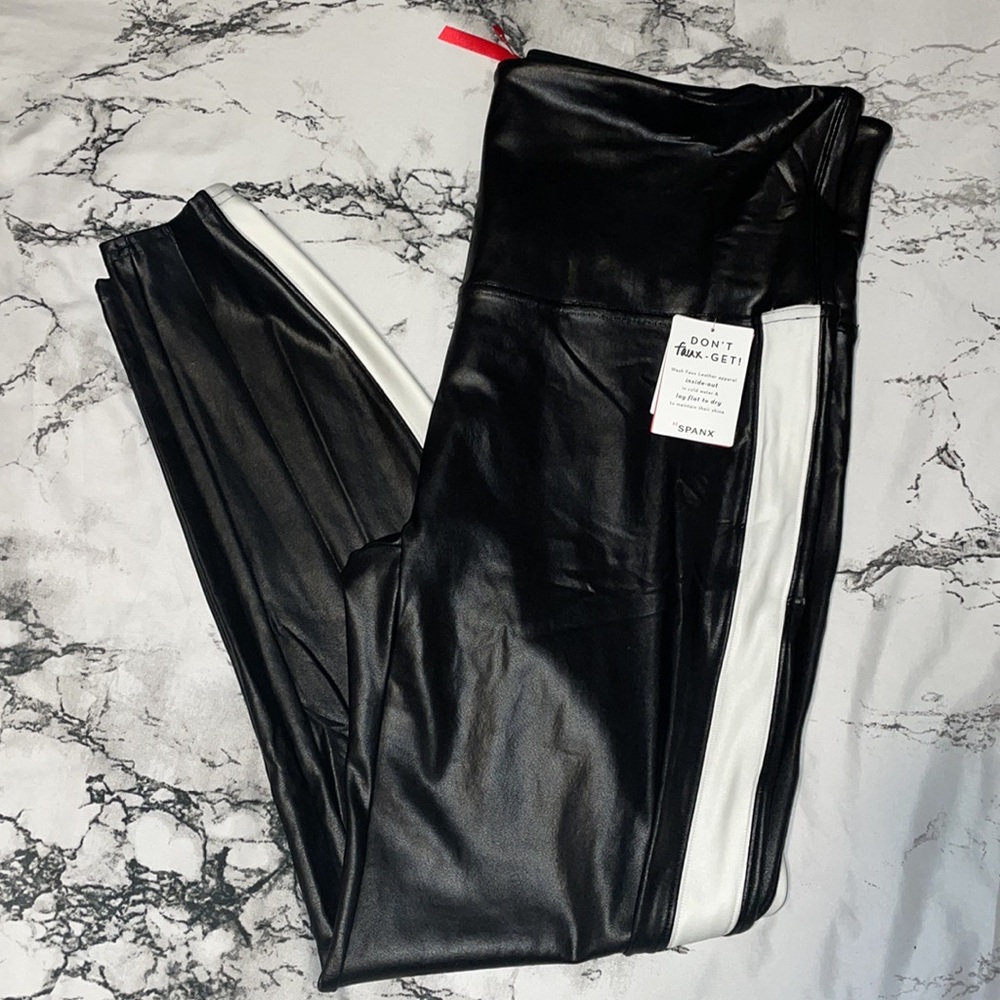 Spanx Black & White Striped High Rise Faux Leather Leggings plus Size 3X - Picture 6 of 7